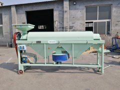 黑龍江哈爾濱李經理訂購的中型水稻打毛機、稻種脫芒機裝車發貨